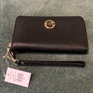 NWT Michael Kors leather phone wristlet